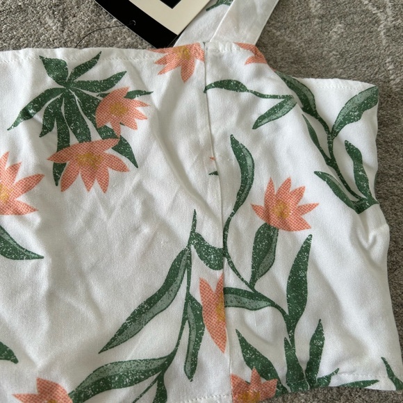 NWT REEF Women’s Drew Cropped Green/Peach/White Floral Tank Top Size Medium - Picture 6 of 9